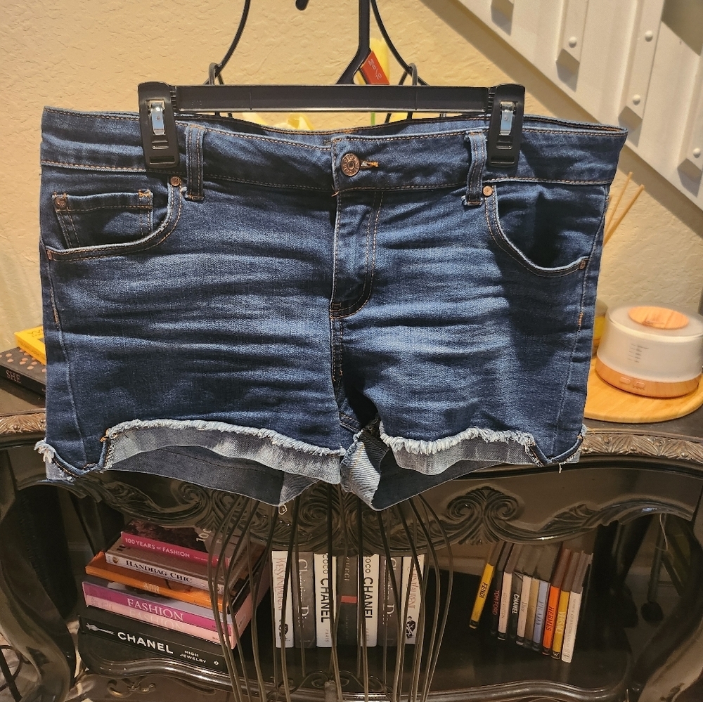 Celebrity Pink jean shorts size 13